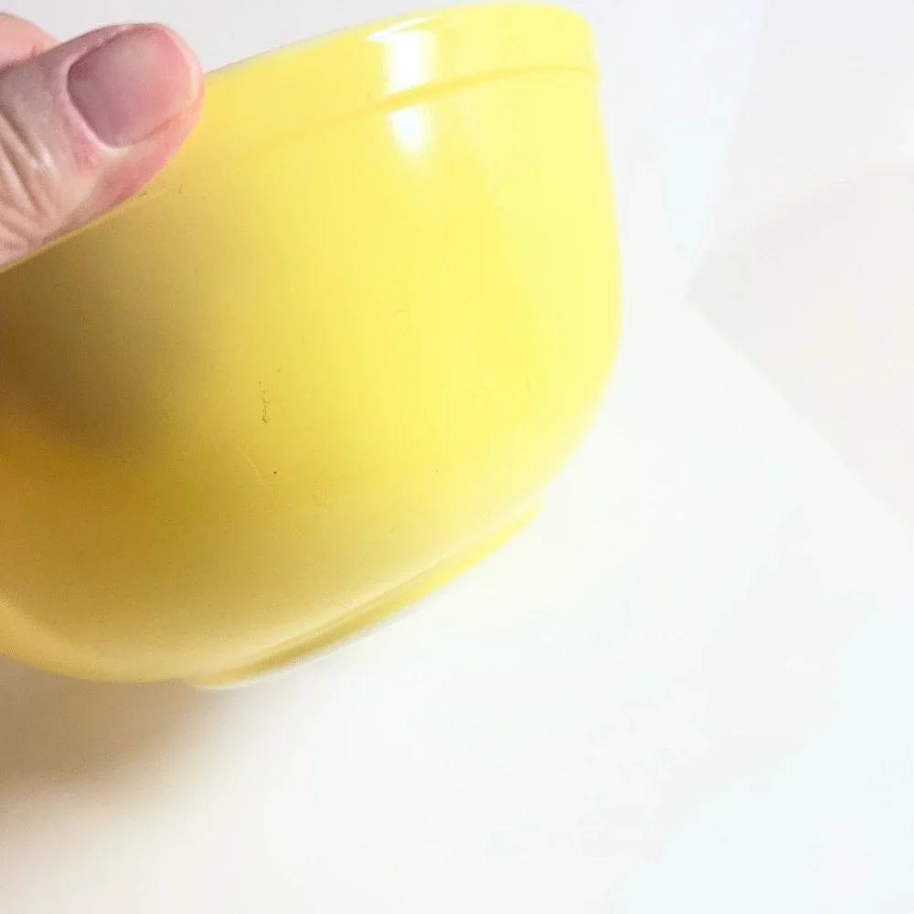 Vintage Pyrex 2.5qt Yellow Bowl #35 Made in USA 403